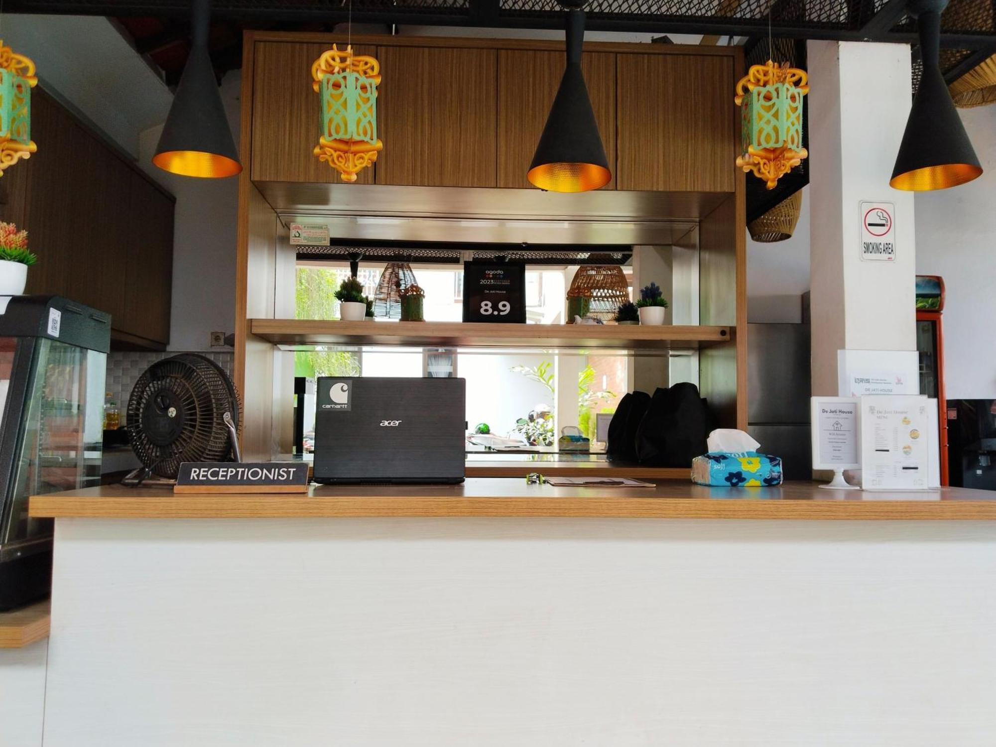 Dejati House Hotel Bekasi Exterior photo